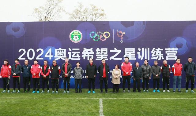玛格丽特·库里等主创亮相 2025-02-19 当地时间2月18日，德国柏林，音乐传记片《蓝月亮》（Blue Moon）在第75届柏林国际电影节举办首映活动，影片主创伊桑·霍克、玛格丽特·库里、安德鲁·斯科特等亮相。