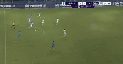 俄版“绿野仙踪”《翡翠城巫师》定档 2025-08-18 8月18日，真人童话电影《翡翠城巫师》宣布定档8月29日，并发布“奇幻冒险”版定档预告及海报，为即将收尾的暑期档开启最后狂欢时刻。