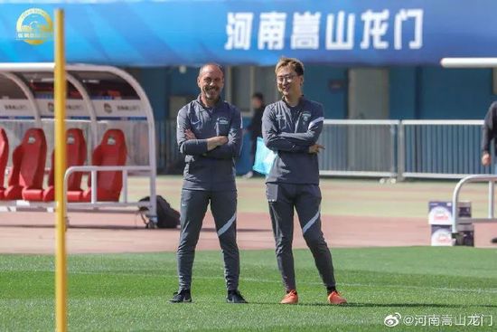 法官在审讯中途宣布撤销案件，并且不能再提出诉讼，亚历克·鲍德温获悉结果后，在妻子怀抱中喜极而泣。