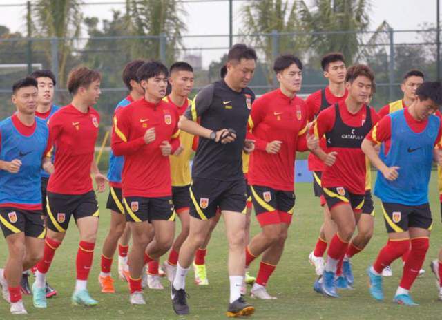 2025-11-25 截至发稿，《狂野时代》累积票房突破1.28亿，蝉联三天票房日冠。