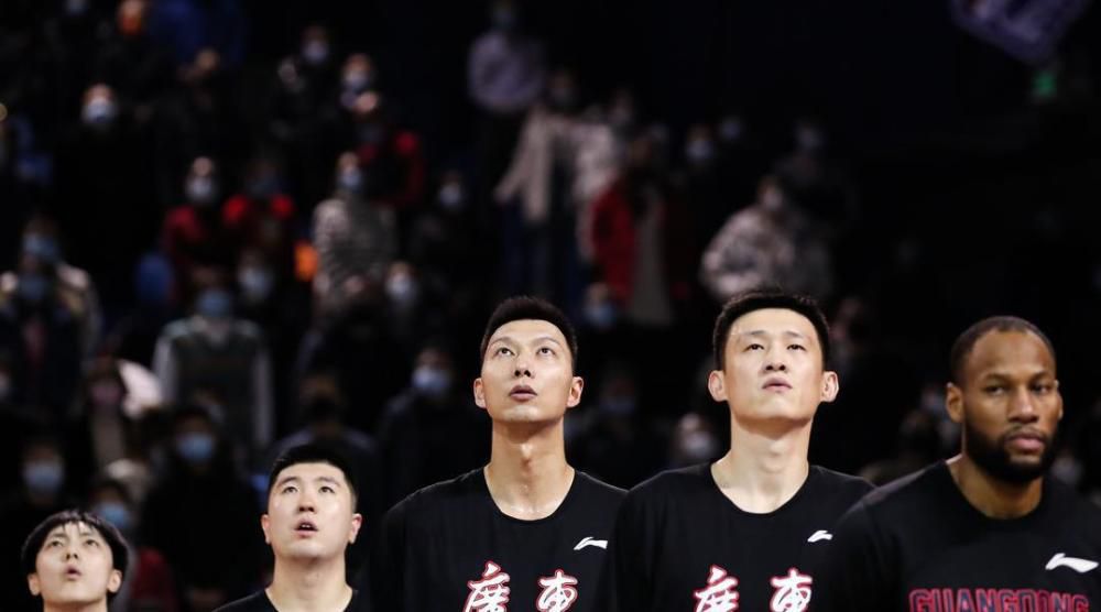 影片发布一组角色剧照，并同步曝光演员阵容，在杭州的湖光山色中，正上演这场关于“爱和美味”的温暖故事。