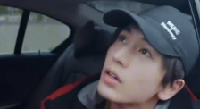 在片中，爆炸、追车、爱情、动作，这些元素一个都不缺，但最有看点的是全智贤实现了形象180度 全智贤抵港疑庆结婚2周年 将与金秀贤内地重聚 2014-04-15 据香港媒体报道，今天是韩国女神全智贤的结婚两周年纪念日，日前她疑似独自现身香港机场，以一身清纯白造型示人，被网友偷拍放到网上，众网友纷纷猜测她此次神秘抵港是为了庆祝结婚纪念日。